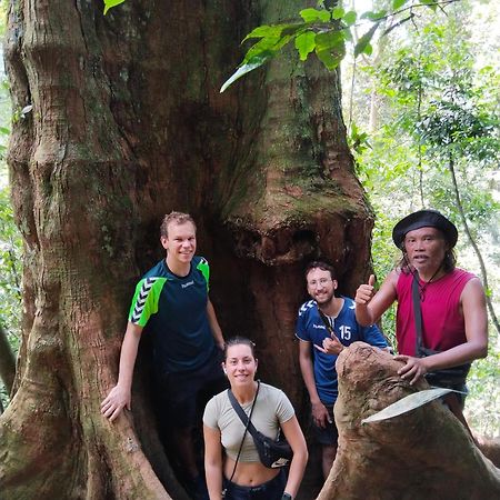 Jhony'S Backpacker-Guest House Only Stay Here Book Treking With Us Bukit Lawang Bagian luar foto