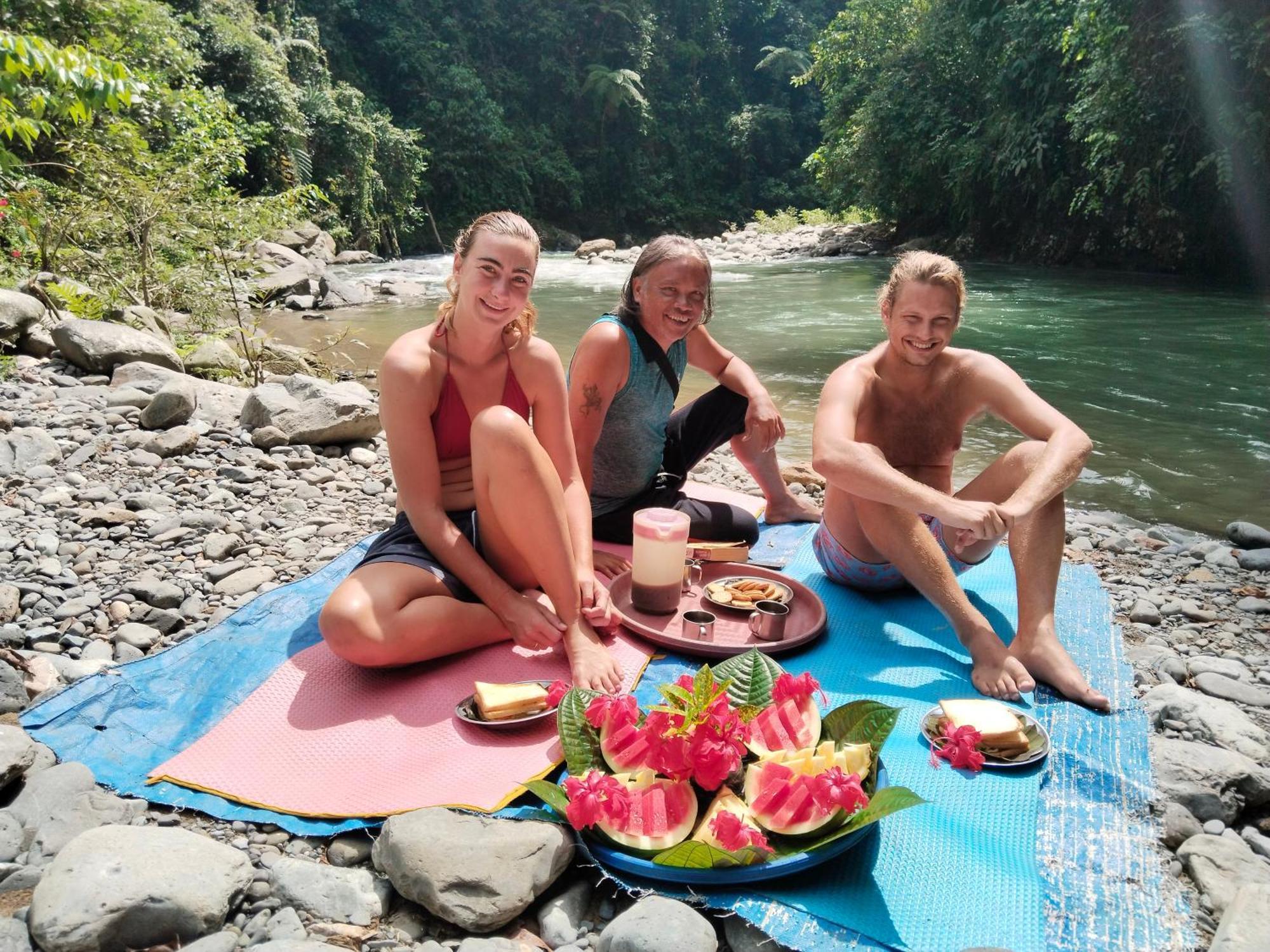 Jhony'S Backpacker-Guest House Only Stay Here Book Treking With Us Bukit Lawang Bagian luar foto