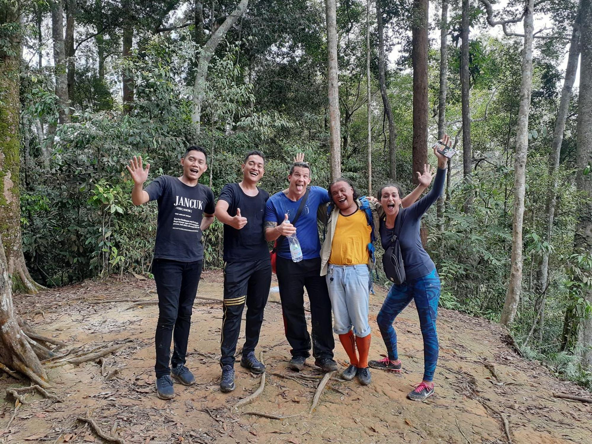 Jhony'S Backpacker-Guest House Only Stay Here Book Treking With Us Bukit Lawang Bagian luar foto