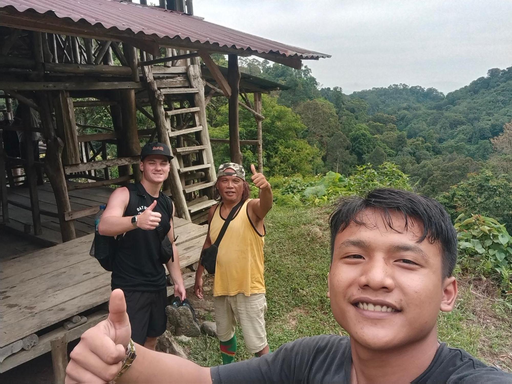 Jhony'S Backpacker-Guest House Only Stay Here Book Treking With Us Bukit Lawang Bagian luar foto