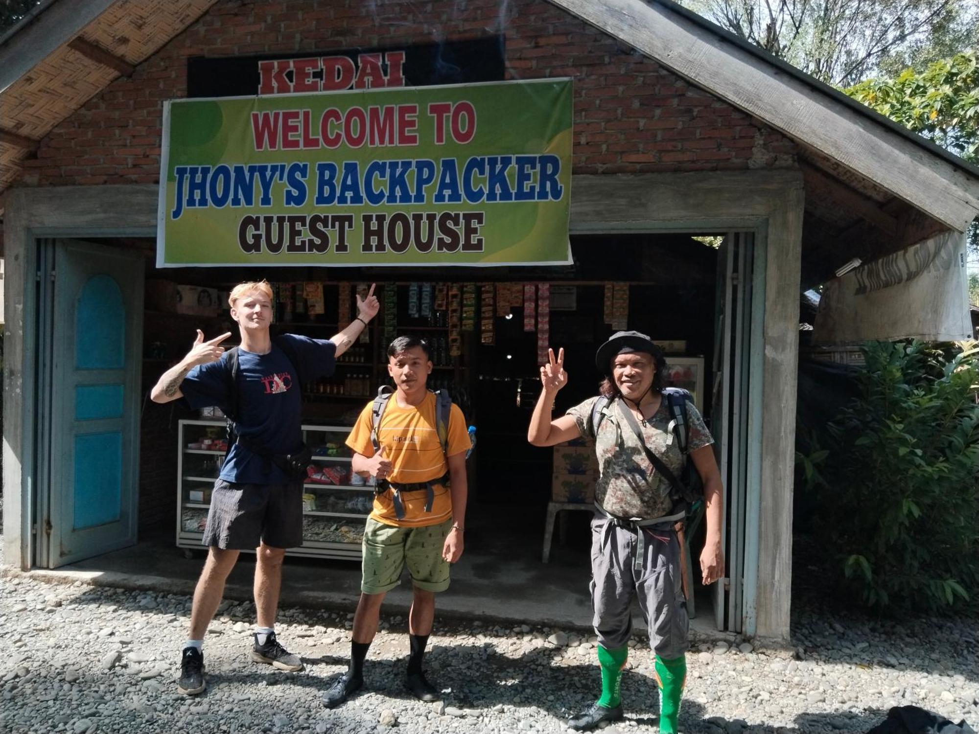 Jhony'S Backpacker-Guest House Only Stay Here Book Treking With Us Bukit Lawang Bagian luar foto