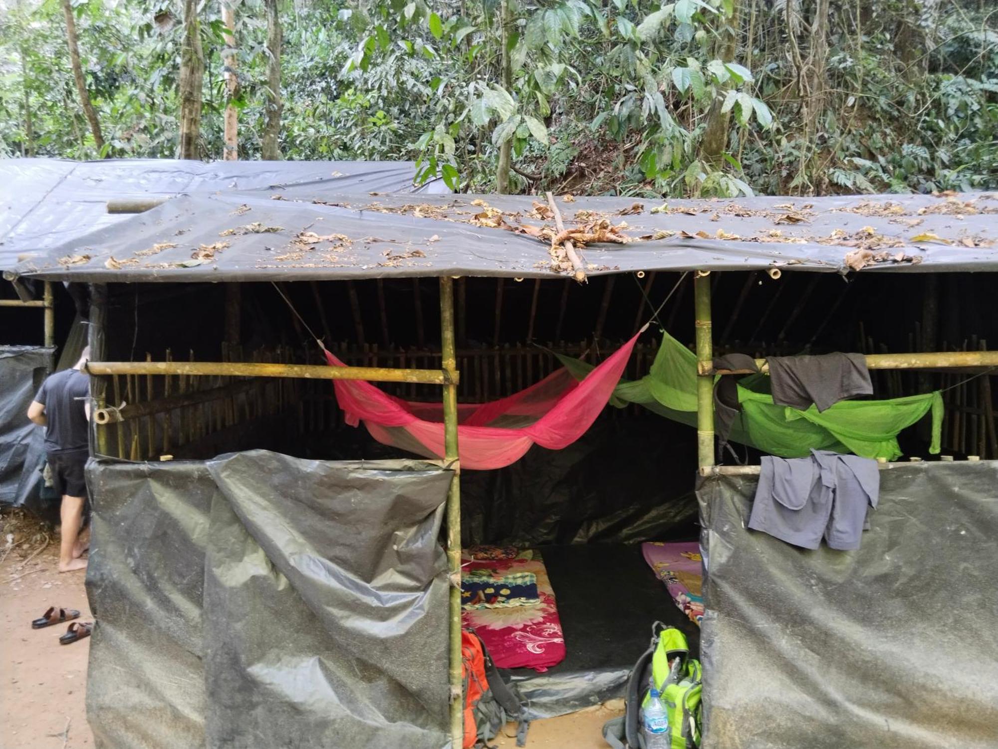 Jhony'S Backpacker-Guest House Only Stay Here Book Treking With Us Bukit Lawang Bagian luar foto