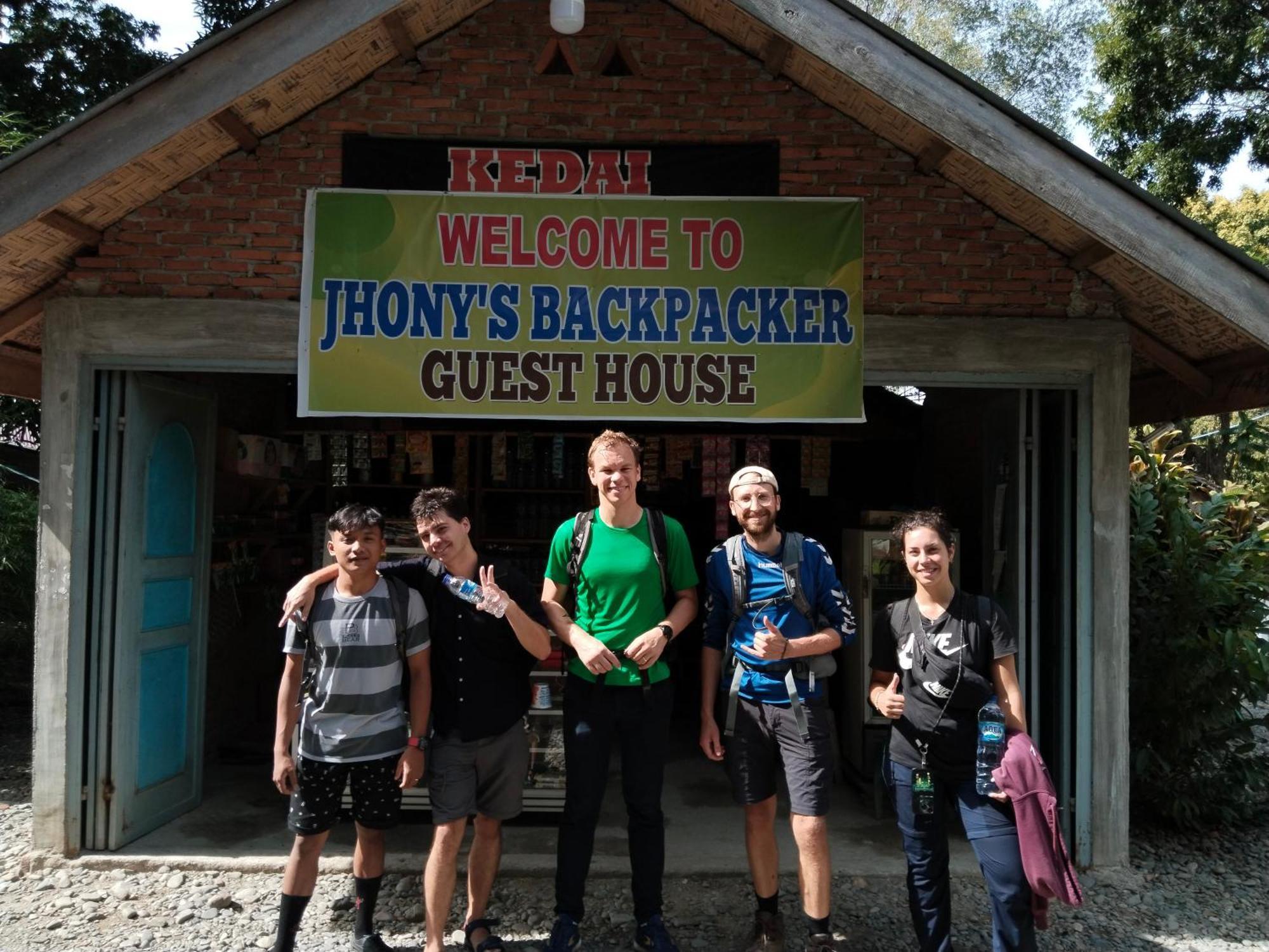 Jhony'S Backpacker-Guest House Only Stay Here Book Treking With Us Bukit Lawang Bagian luar foto