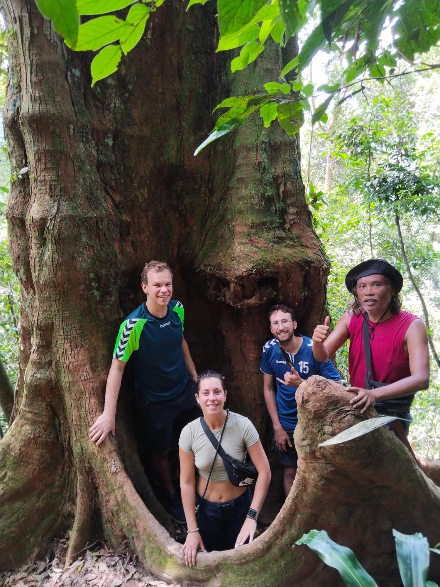 Jhony'S Backpacker-Guest House Only Stay Here Book Treking With Us Bukit Lawang Bagian luar foto