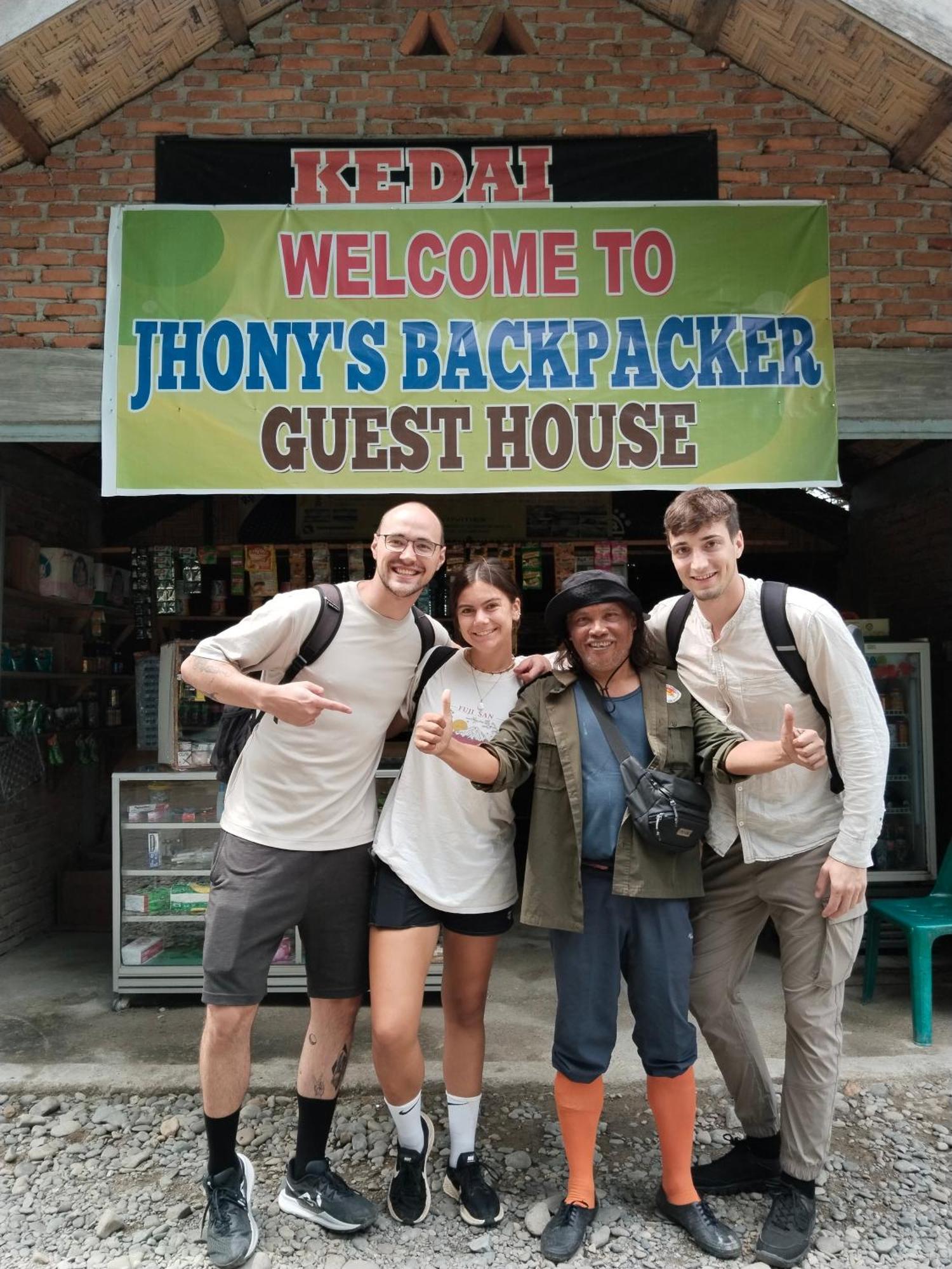 Jhony'S Backpacker-Guest House Only Stay Here Book Treking With Us Bukit Lawang Bagian luar foto