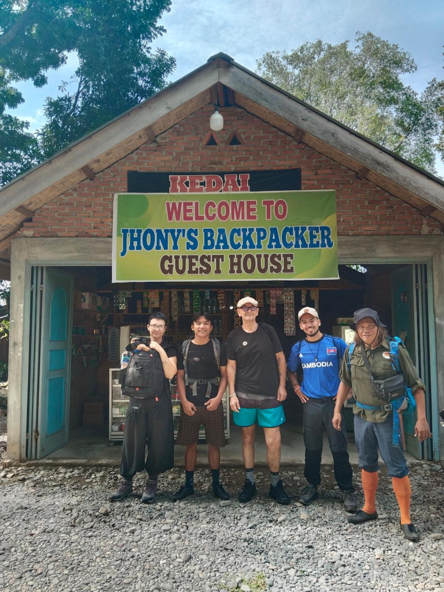 Jhony'S Backpacker-Guest House Only Stay Here Book Treking With Us Bukit Lawang Bagian luar foto