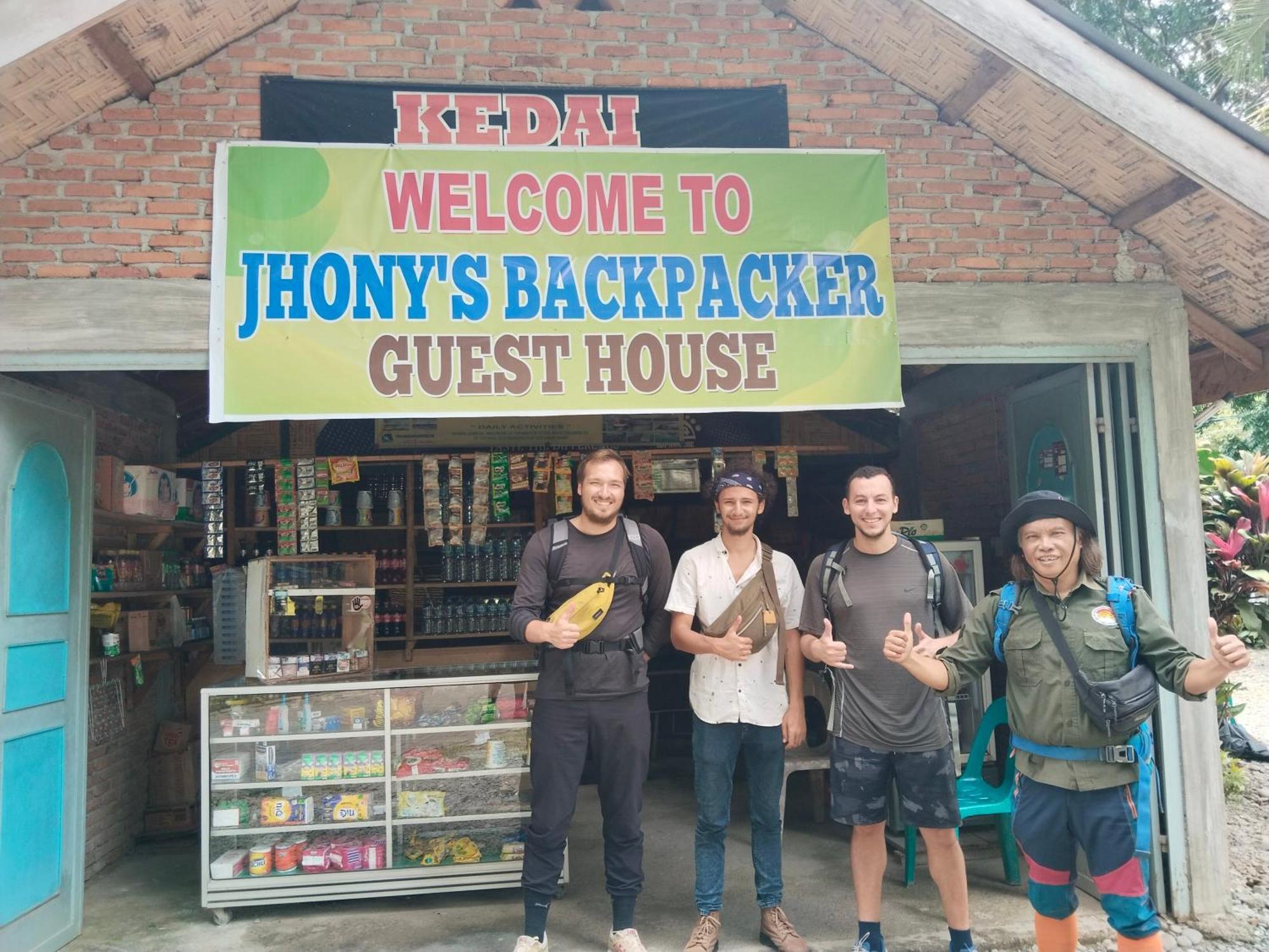 Jhony'S Backpacker-Guest House Only Stay Here Book Treking With Us Bukit Lawang Bagian luar foto