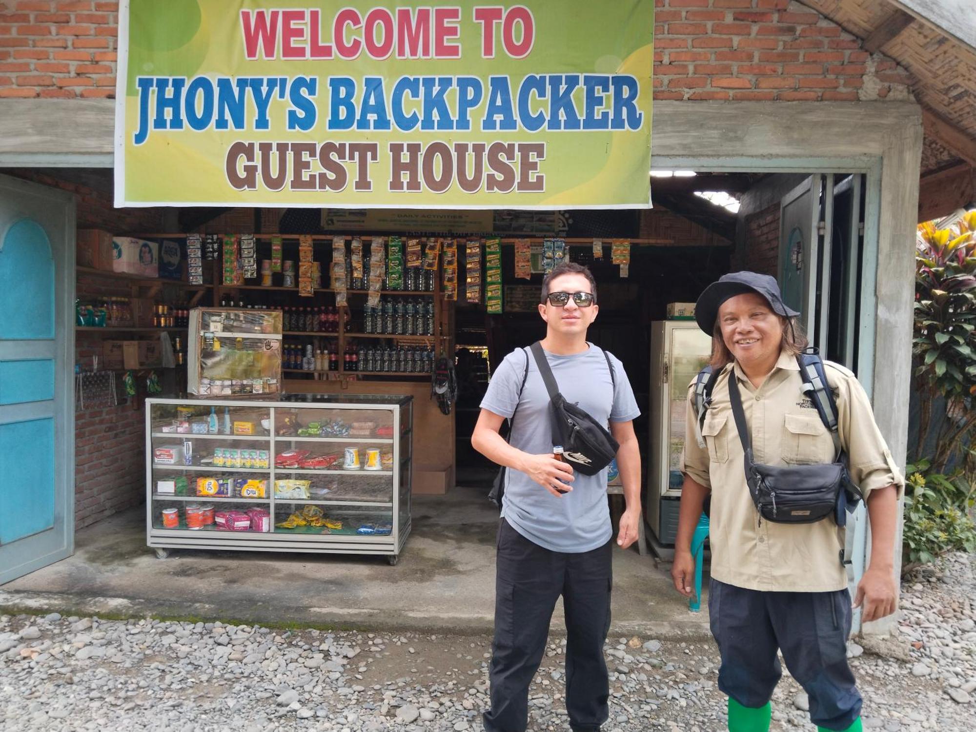 Jhony'S Backpacker-Guest House Only Stay Here Book Treking With Us Bukit Lawang Bagian luar foto