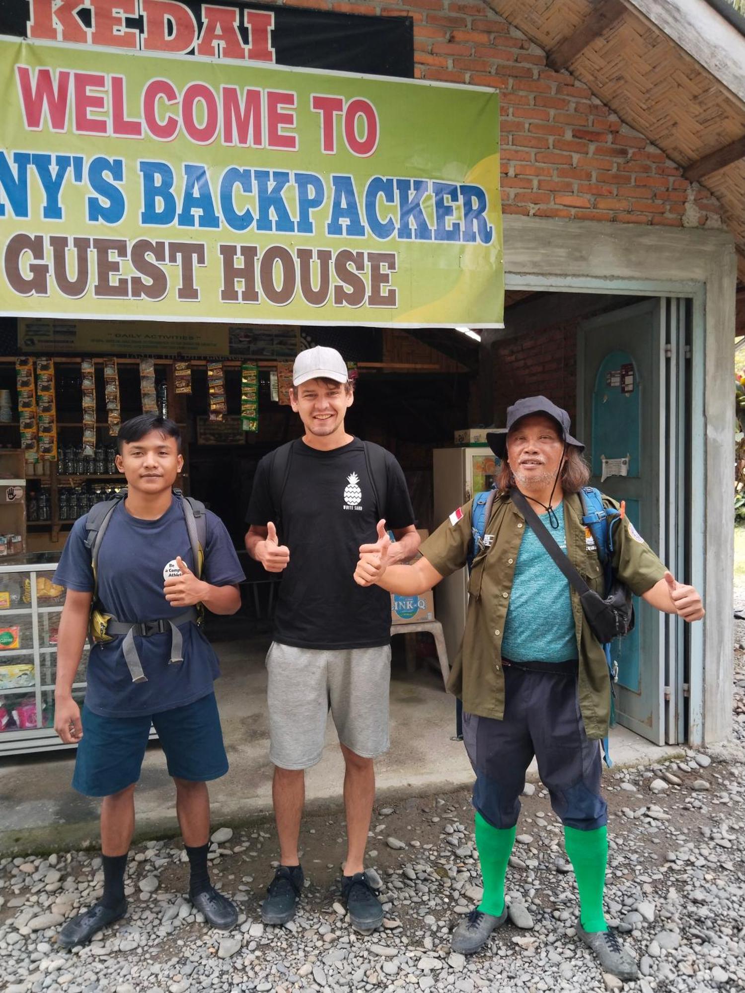 Jhony'S Backpacker-Guest House Only Stay Here Book Treking With Us Bukit Lawang Bagian luar foto
