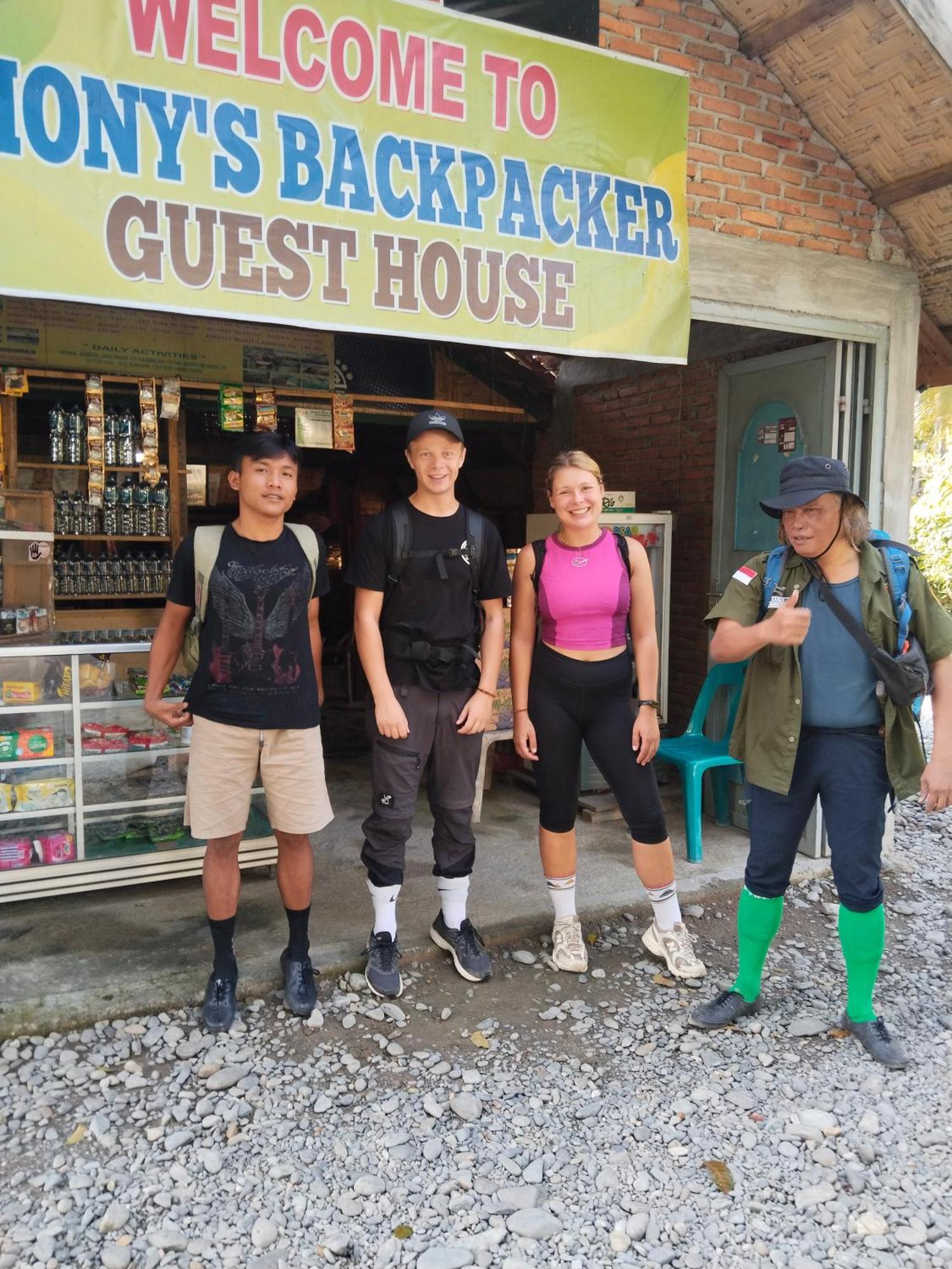 Jhony'S Backpacker-Guest House Only Stay Here Book Treking With Us Bukit Lawang Bagian luar foto