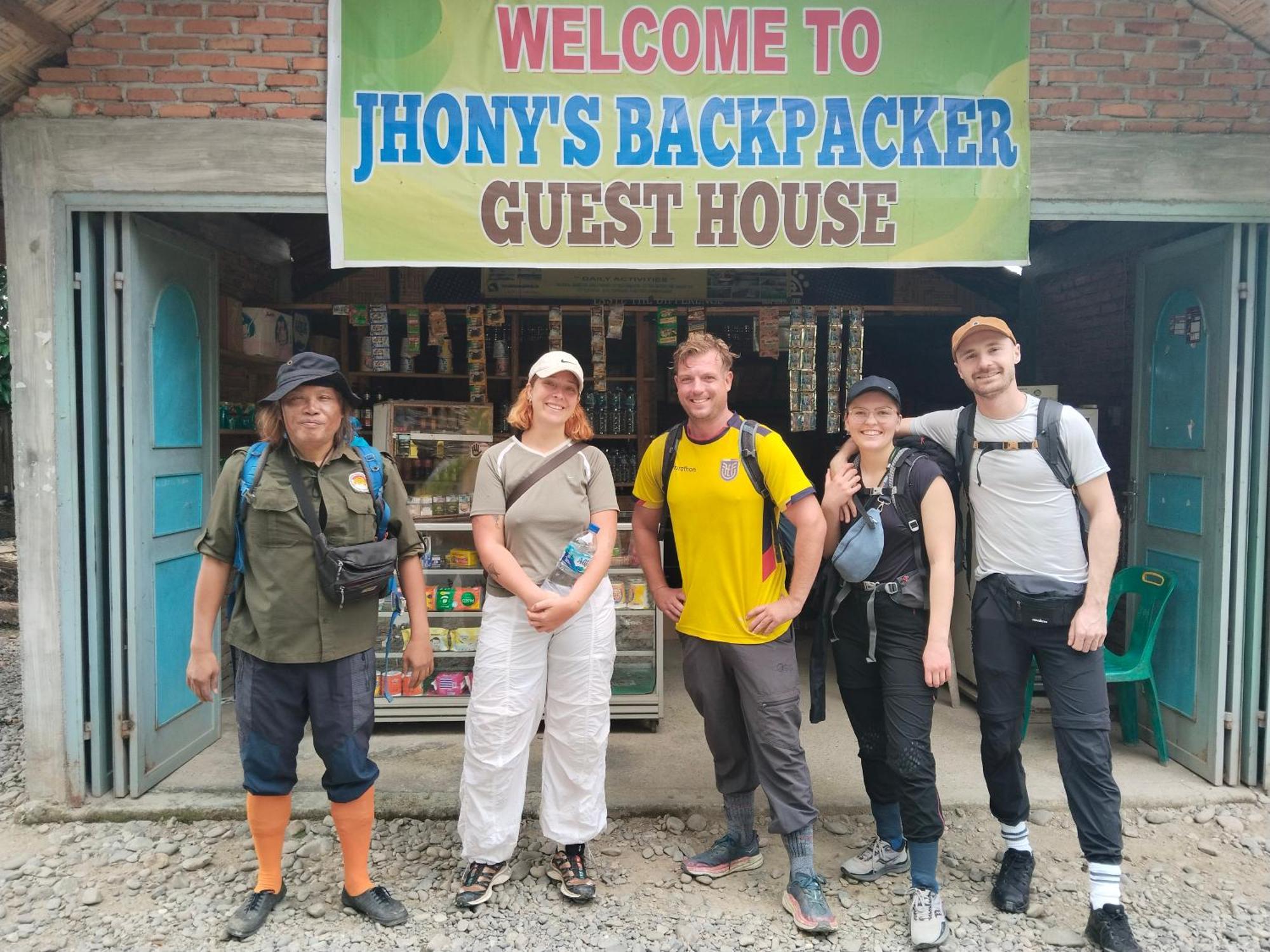 Jhony'S Backpacker-Guest House Only Stay Here Book Treking With Us Bukit Lawang Bagian luar foto
