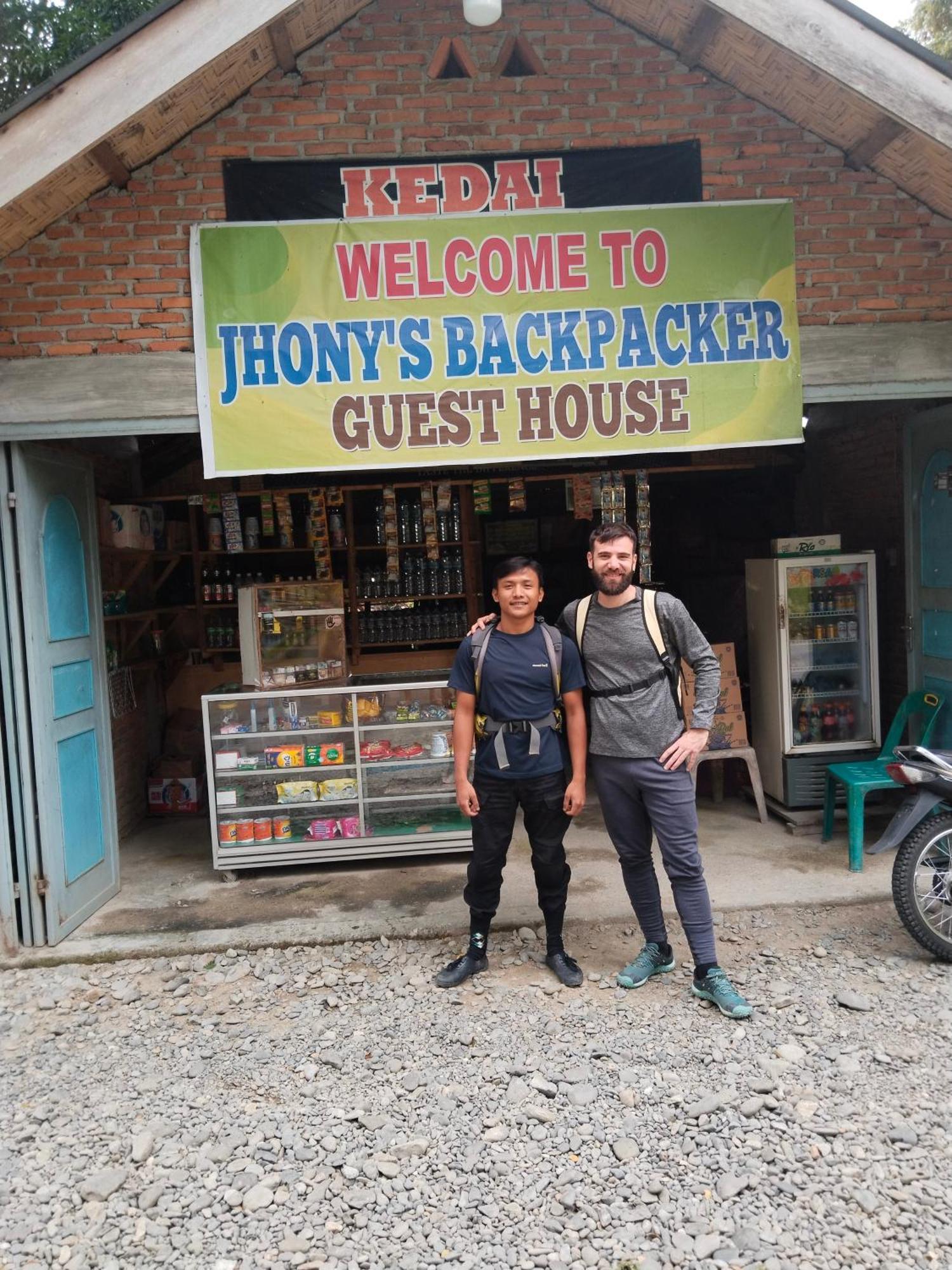 Jhony'S Backpacker-Guest House Only Stay Here Book Treking With Us Bukit Lawang Bagian luar foto