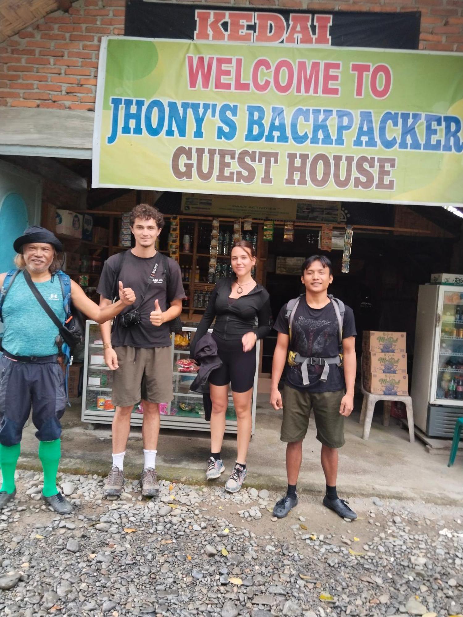 Jhony'S Backpacker-Guest House Only Stay Here Book Treking With Us Bukit Lawang Bagian luar foto