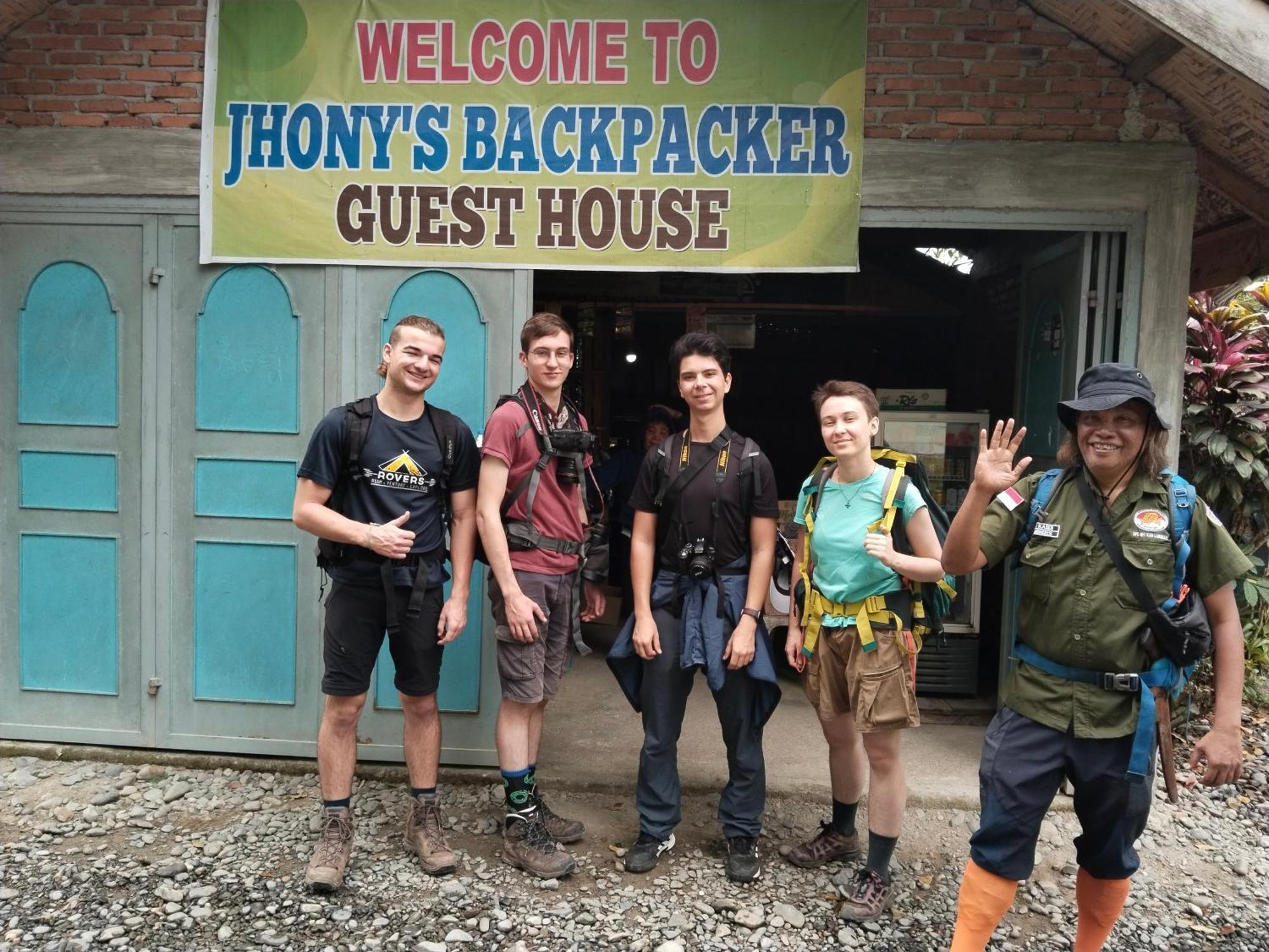 Jhony'S Backpacker-Guest House Only Stay Here Book Treking With Us Bukit Lawang Bagian luar foto
