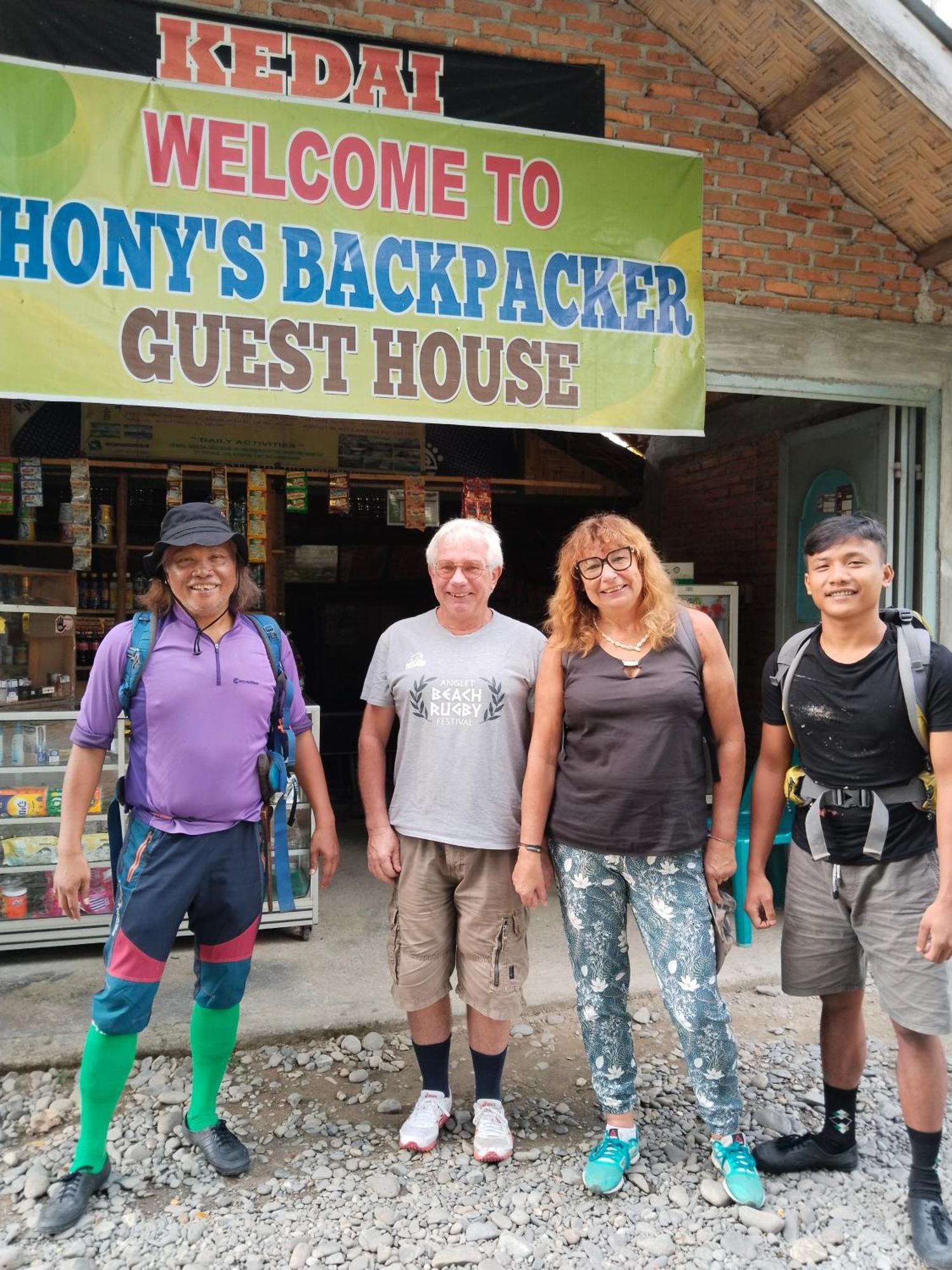 Jhony'S Backpacker-Guest House Only Stay Here Book Treking With Us Bukit Lawang Bagian luar foto