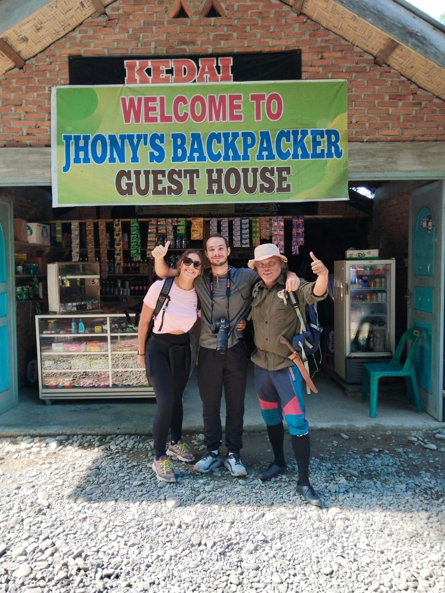 Jhony'S Backpacker-Guest House Only Stay Here Book Treking With Us Bukit Lawang Bagian luar foto