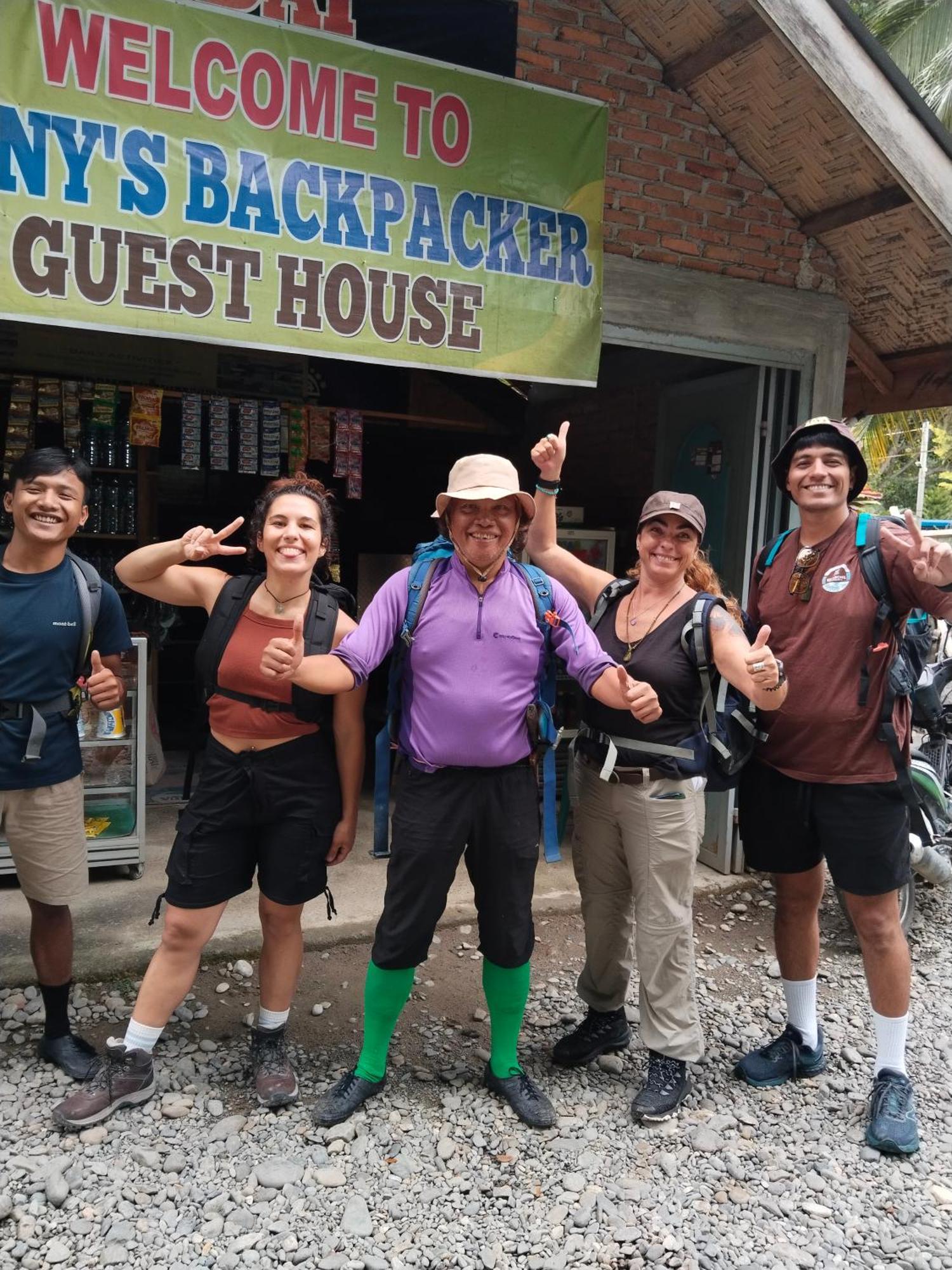 Jhony'S Backpacker-Guest House Only Stay Here Book Treking With Us Bukit Lawang Bagian luar foto