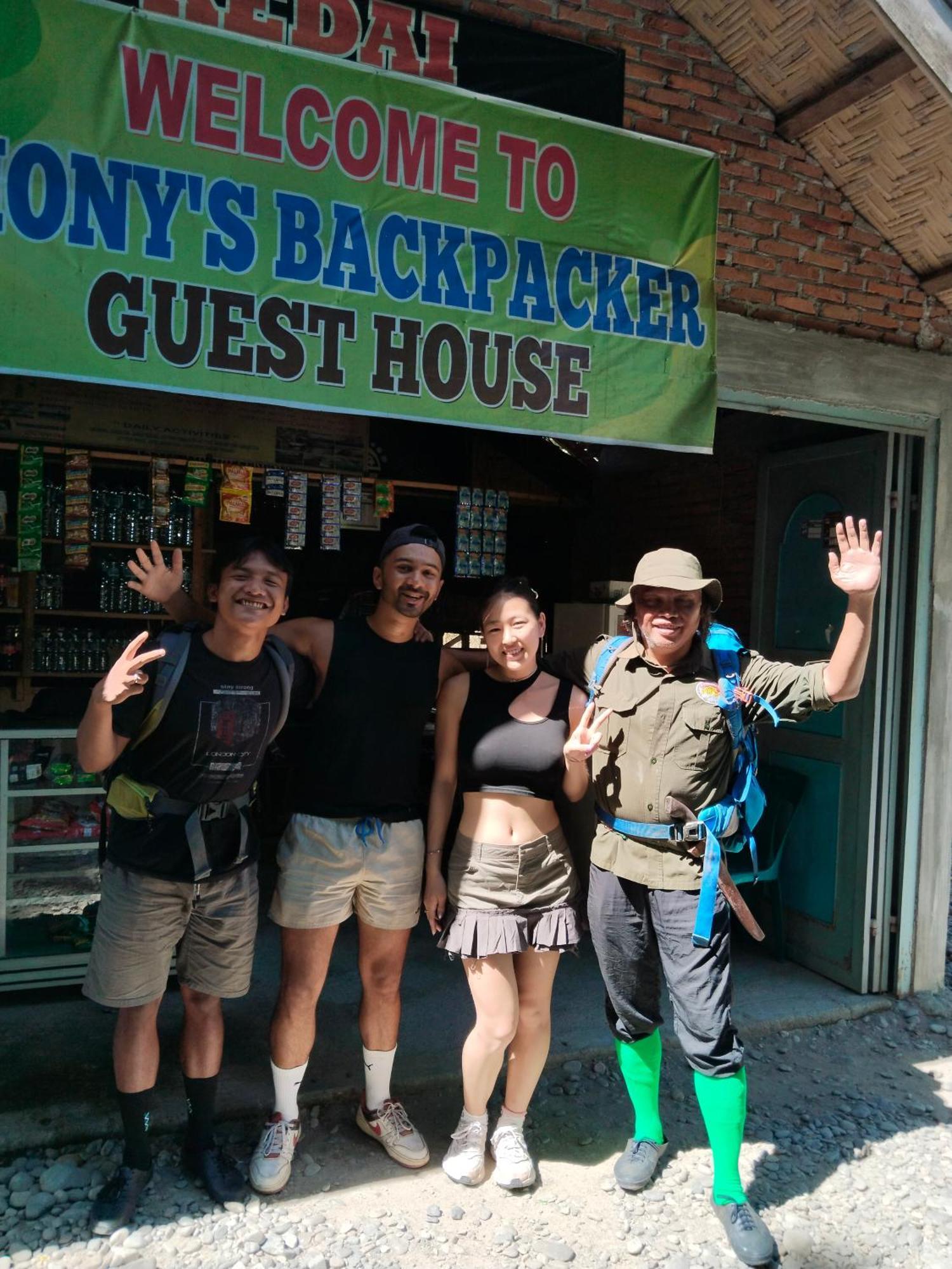 Jhony'S Backpacker-Guest House Only Stay Here Book Treking With Us Bukit Lawang Bagian luar foto