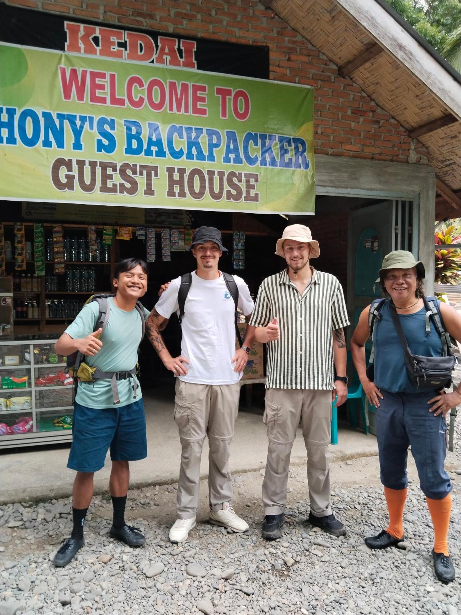 Jhony'S Backpacker-Guest House Only Stay Here Book Treking With Us Bukit Lawang Bagian luar foto